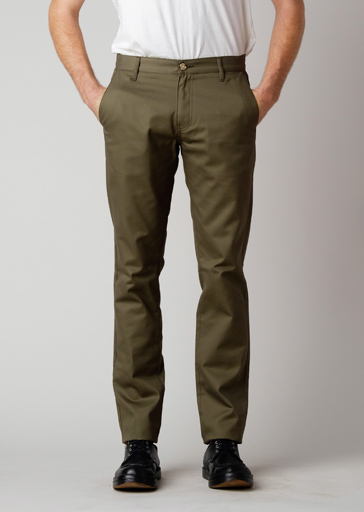 Our men's chinos are pants made in the USA of 100% cotton. They feature a slimming fit throughout the leg with side pockets and slit back pockets.

Customize the fit with complimentary hemming.

100% Cotton
Slim Fit
Zipper Fly
Made in USA
Colors: Sand, Black, Jalapeño Navy