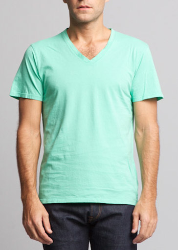 This super soft Brooklyn Denim Co. tee features a v-neckline with short sleeves.

Details:

*100% Organic Cotton

*Short Sleeve Tee

*V-Neck

*Made in USA