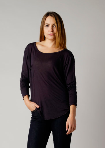 Introducing the Brooklyn Denim Co. Oversized Long Sleeve Tee, a premium addition to your wardrobe that combines comfort, style, and versatility.

Key Features:

    Premium Fabric: Crafted from high-quality materials, this long sleeve tee offers a soft and comfortable feel, ensuring all-day comfort.

    Oversized Fit: Designed with a relaxed, oversized silhouette, this tee provides a modern and laid-back look, perfect for casual wear.

    Versatile Styling: Ideal for layering or wearing on its own