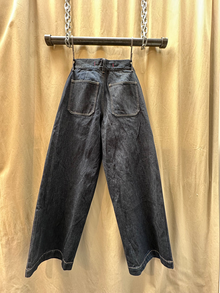 The Brooklyn Denim Co Women's Wide Leg Jean blends vintage-inspired style with modern comfort, offering an effortlessly chic silhouette crafted from premium denim fabric. Designed in Brooklyn and made with meticulous attention to detail, these wide leg jeans sit high on the waist and drape into a relaxed, full-leg shape—perfect for those who appreciate classic style with a contemporary twist.

Cut from soft, durable denim fabric, this pair offers the ideal balance of structure and comfort. 