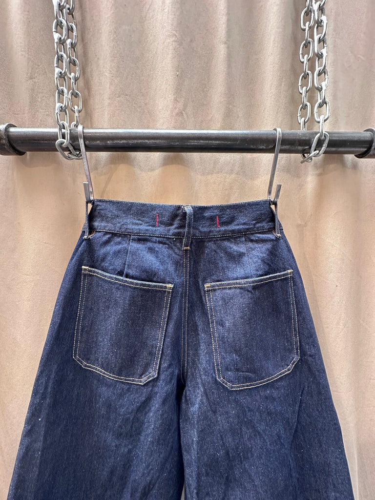 The Brooklyn Denim Co Women's Wide Leg Jean blends vintage-inspired style with modern comfort, offering an effortlessly chic silhouette crafted from premium denim fabric. Designed in Brooklyn and made with meticulous attention to detail, these wide leg jeans sit high on the waist and drape into a relaxed, full-leg shape—perfect for those who appreciate classic style with a contemporary twist.

Cut from soft, durable denim fabric, this pair offers the ideal balance of structure and comfort. 