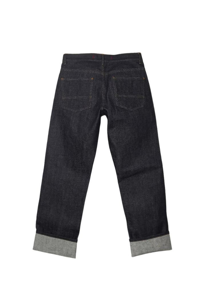 14 oz. Selvedge Denim: Made from premium raw denim that softens and molds to your body over time, ensuring a personalized fit and look.
Relaxed Fit: Provides extra room through the seat and thigh while maintaining a tapered leg for a modern silhouette.
Traditional Selvedge Details: Signature selvedge edge visible at the cuff, showcasing authenticity and superior construction.
Reinforced Durability: Heavy-duty stitching and copper rivets ensure these jeans stand the test of time.