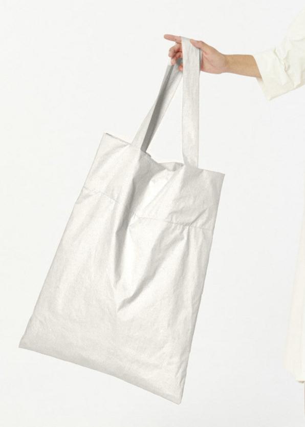 Composition: 55% Cotton 45% Polieuretano

Made in: Spain

Washing Instructions: Machine Wash, Warm. Do Not Bleach. Iron, Medium Heat. Dry Clean, tetrachloroethane and solvents. Do Not Tumble Dry

Smart minimal shopper bag crafted from a lightweight, water-repellent cotton fabric.