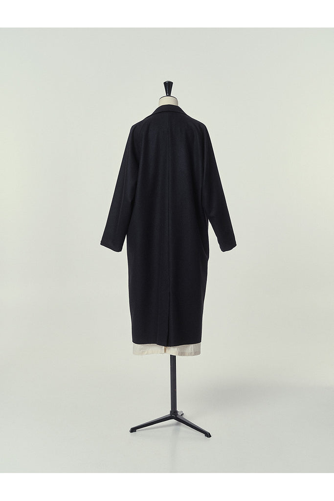 Composition: Out: 80% Pure Wool 20% Polyamide In: 100% Cotton

Made in: Spain

Washing Instructions: Do Not Wash. Do Not Bleach. Iron, Low Heat. Dryclean, tetrachloroethane and solvents. Do Not Tumble Dry.

Tailored coat in black wool with contrasting natural cotton lining in ecru. Three button fastening in old gold. Pockets on the sides. Raw-edge finishing.