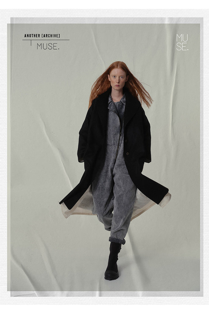 Composition: Out: 80% Pure Wool 20% Polyamide In: 100% Cotton

Made in: Spain

Washing Instructions: Do Not Wash. Do Not Bleach. Iron, Low Heat. Dryclean, tetrachloroethane and solvents. Do Not Tumble Dry.

Tailored coat in black wool with contrasting natural cotton lining in ecru. Three button fastening in old gold. Pockets on the sides. Raw-edge finishing.