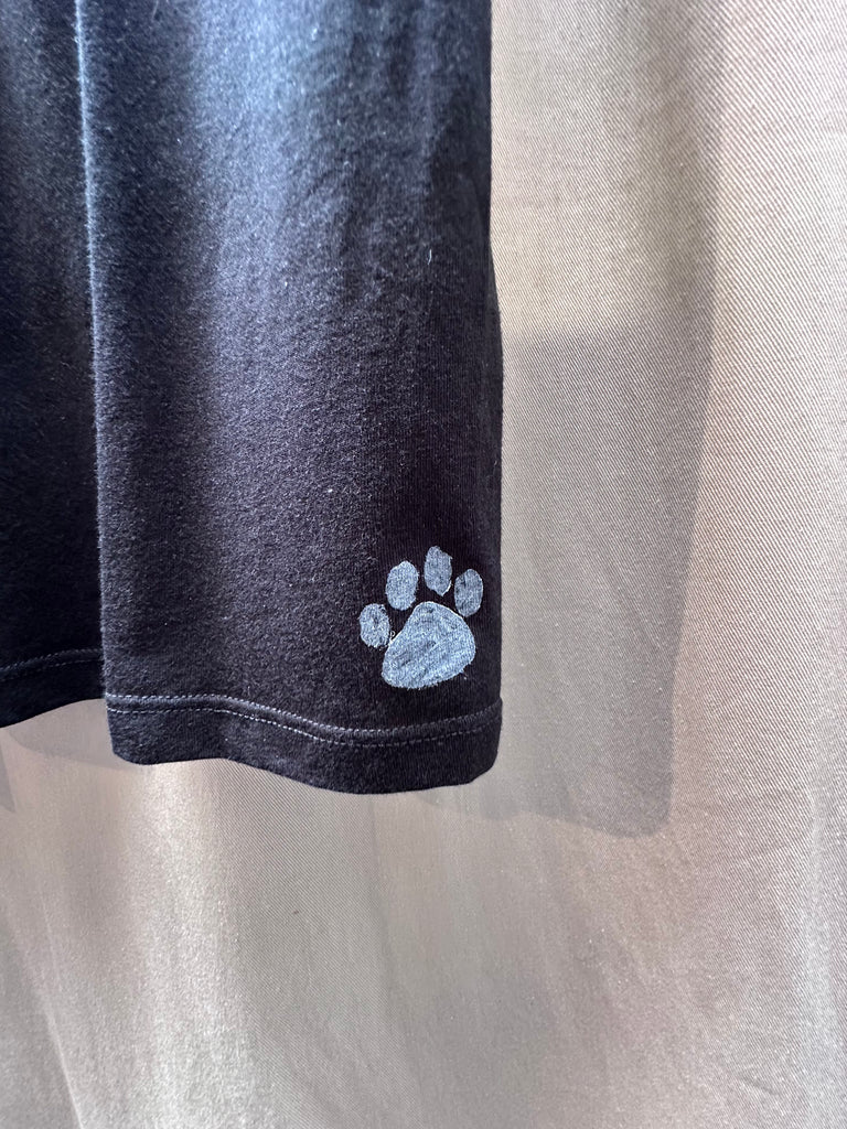 The NY Denim Academy Patch Dog Tee fuses streetwear cool with playful charm, offering a standout essential for casual, creative dressing. Crafted from premium soft cotton, this relaxed-fit tee features a unique embroidered dog patch on the chest—adding a bold touch of personality that channels downtown NYC attitude.

Designed for versatile styling, this tee wears effortlessly with your favorite denim or layered under a blazer and jeans for a polished, off-duty look. 