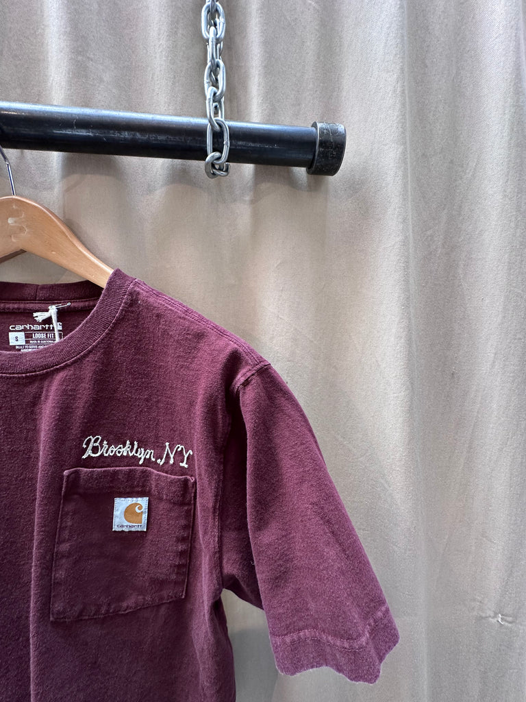 The New York T-Shirt Co. Vintage T.W. Embroidery Tee blends classic streetwear vibes with timeless craftsmanship, offering a soft, broken-in feel that feels like an old favorite from day one. Crafted in Los Angeles from premium cotton, this vintage-washed tee is finished with bold T.W. chain stitch embroidery across the chest—paying homage to retro athletic wear with a modern edge.

Whether styled solo or layered under a blazer and jeans, this tee adds instant downtown attitude to any outfit. 