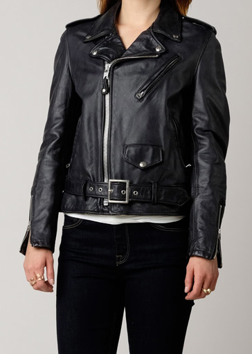 This women's Schott Perfecto features a boyfriend fit with a 22.5" vintage cowhide that has three zippered pockets in the front with a snap down collar and lapels and the signature Perfect belt buckle closure.

Washed Cowhide
Satin Lining
Traditional Schott Perfecto detailing
Union Made in USA