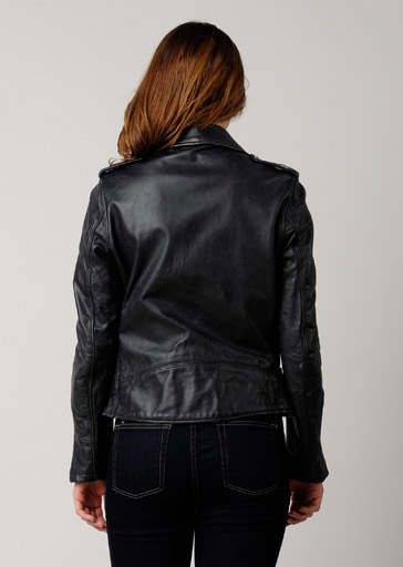 This women's Schott Perfecto features a boyfriend fit with a 22.5" vintage cowhide that has three zippered pockets in the front with a snap down collar and lapels and the signature Perfect belt buckle closure.

Washed Cowhide
Satin Lining
Traditional Schott Perfecto detailing
Union Made in USA