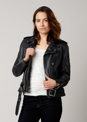 This women's Schott Perfecto features a boyfriend fit with a 22.5" vintage cowhide that has three zippered pockets in the front with a snap down collar and lapels and the signature Perfect belt buckle closure.

Washed Cowhide
Satin Lining
Traditional Schott Perfecto detailing
Union Made in USA