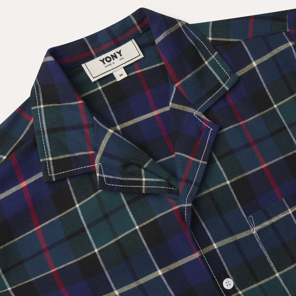 Cotton flannel camp collar button down
Made in Los Angeles
Contrast top stitching throughout
Fabric: 100% cotton | Made in Japan
Buttons: Made in Italy
Machine wash cold, tumble dry low