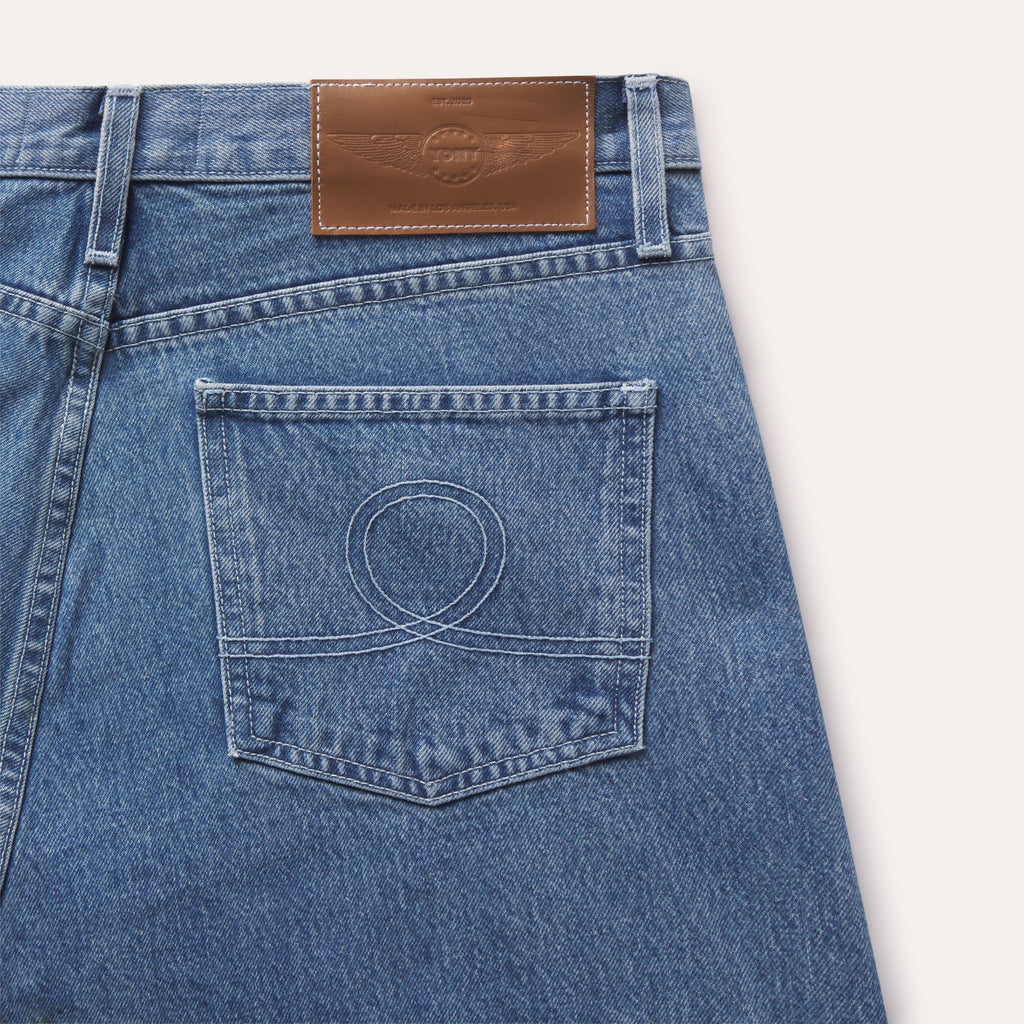 Straight leg, full length jeans
Made in Los Angeles
Embroidered back pockets
14oz selvedge denim
Fabric: 100% e3 sustainable cotton | Made in USA
Pocket lining: 100% cotton | Made in USA
Buttons and rivets: Made in Italy
Zipper: YKK | Made in USA
Machine wash cold, hang to dry