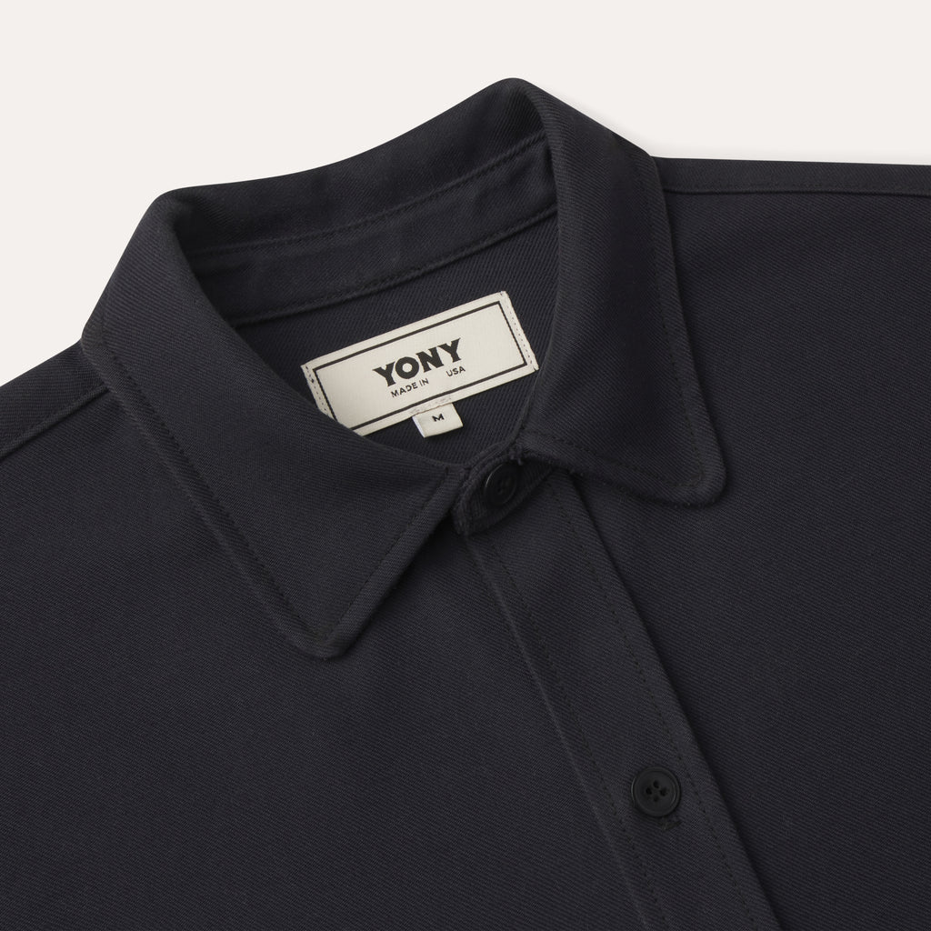 Military twill shirt with front patch pockets
Made in Los Angeles
Two front bellow pockets
Italian made buttons
Square hemline
Pleated cuff closure
Fabric: 100% cotton | Made in Italy
Dry clean only