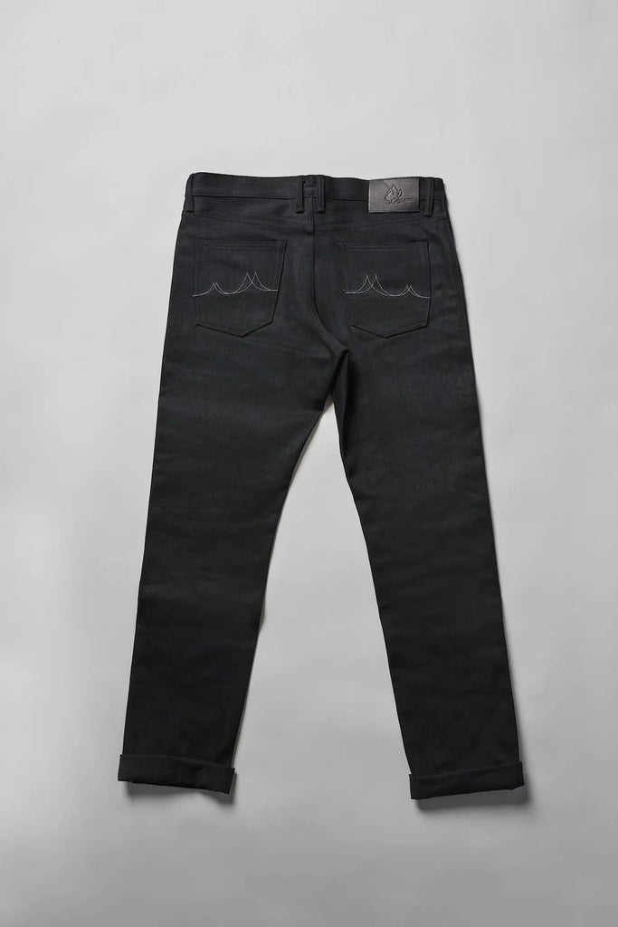 DENIM
Standard Issue 2xB is the same composition as the Standard Issue, in a double black denim. Slight stretch to keep you comfortable throughout the day, a soft hand and a jet black exterior that begins with a slight sheen that will fade and soften with wear. This is well behaved selvedge from day one that only gets better with wear.
- 13.5oz selvedge denim
- 96/4% cotton/poly
-Black warp x black weft
- Right hand twill
- Collect Mills in Okayama, Japan