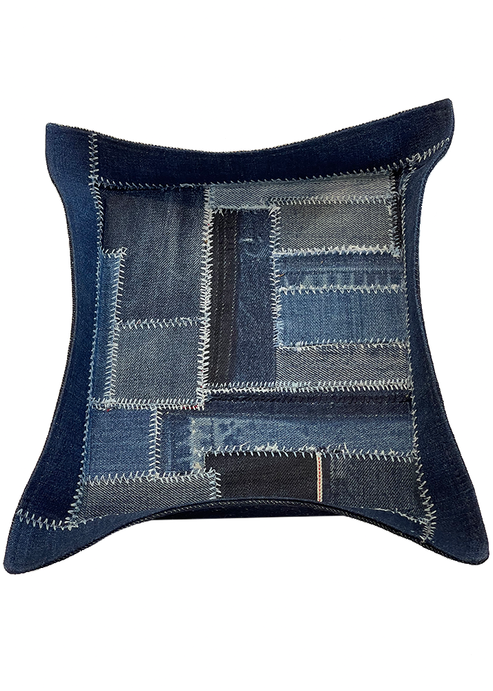Denim catchalls-perfect for catching all of your essentials. Each one is handcrafted from Japanese and American Selvedge Denim scraps and completely unique. Handmade in New York City.



11"H x 9.75"W x 1.5"D
100% cotton

Indigo dyed
Made in New York City
