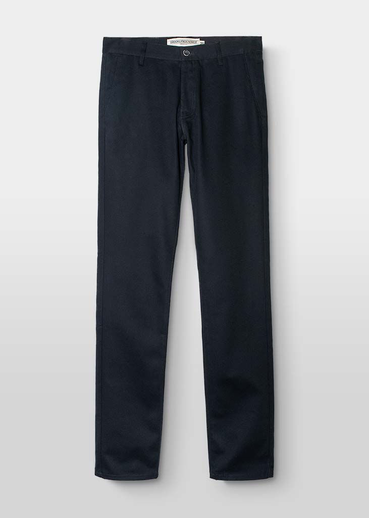 Our men's chinos are pants made in the USA of 100% cotton. They feature a slimming fit throughout the leg with side pockets and slit back pockets.

Customize the fit with complimentary hemming.

100% Cotton
Slim Fit
Zipper Fly
Made in USA
Colors: Sand, Black, Jalapeño Navy