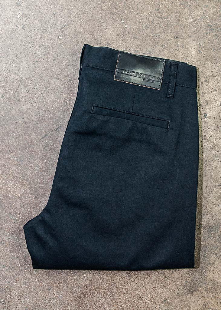 Our men's chinos are pants made in the USA of 100% cotton. They feature a slimming fit throughout the leg with side pockets and slit back pockets.

Customize the fit with complimentary hemming.

100% Cotton
Slim Fit
Zipper Fly
Made in USA
Colors: Sand, Black, Jalapeño Navy