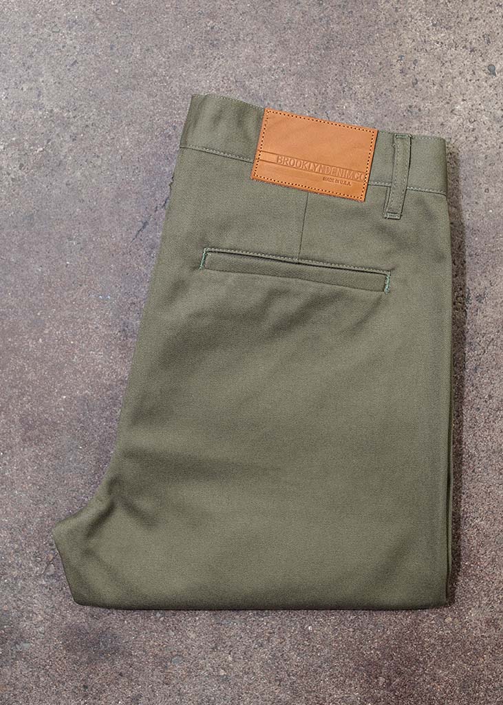 Our men's chinos are pants made in the USA of 100% cotton. They feature a slimming fit throughout the leg with side pockets and slit back pockets.

Customize the fit with complimentary hemming.

100% Cotton
Slim Fit
Zipper Fly
Made in USA
Colors: Sand, Black, Jalapeño Navy