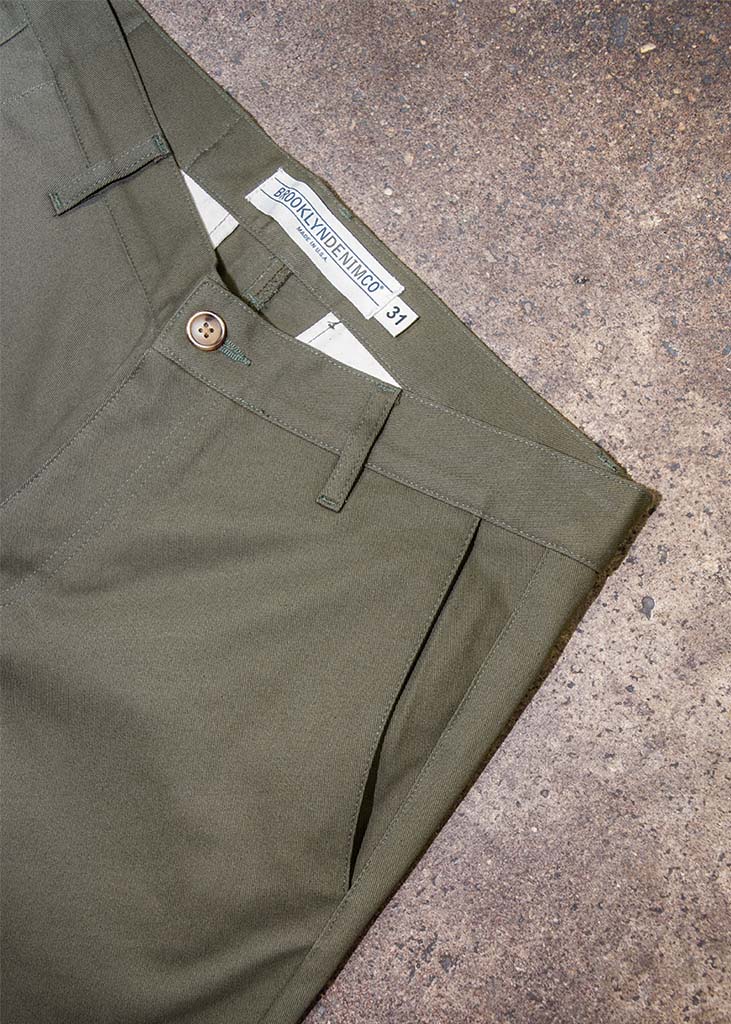 Our men's chinos are pants made in the USA of 100% cotton. They feature a slimming fit throughout the leg with side pockets and slit back pockets.

Customize the fit with complimentary hemming.

100% Cotton
Slim Fit
Zipper Fly
Made in USA
Colors: Sand, Black, Jalapeño Navy