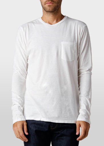 This super soft Brooklyn Denim Co. long sleeve t-shirt features a lightweight cotton crew neckline and a front pocket.

Details:

*Made From 100% Organic Cotton

*Crew Neck

*Front Pocket

*No Tags

*Made in U.S.A.