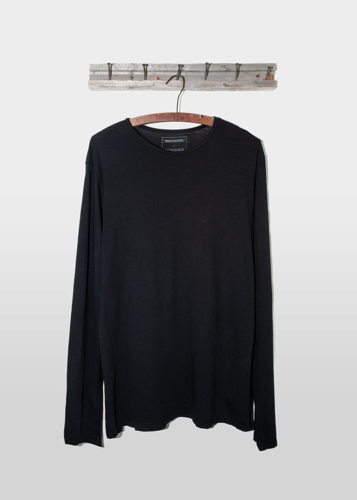 This Brooklyn Denim Co. long sleeve is made from super soft materials featuring a crew neck.

Details:

*60% Hemp, 40% Cotton

*Long Sleeve Henley

*Four Buttons

*No Tags

*Made in USA