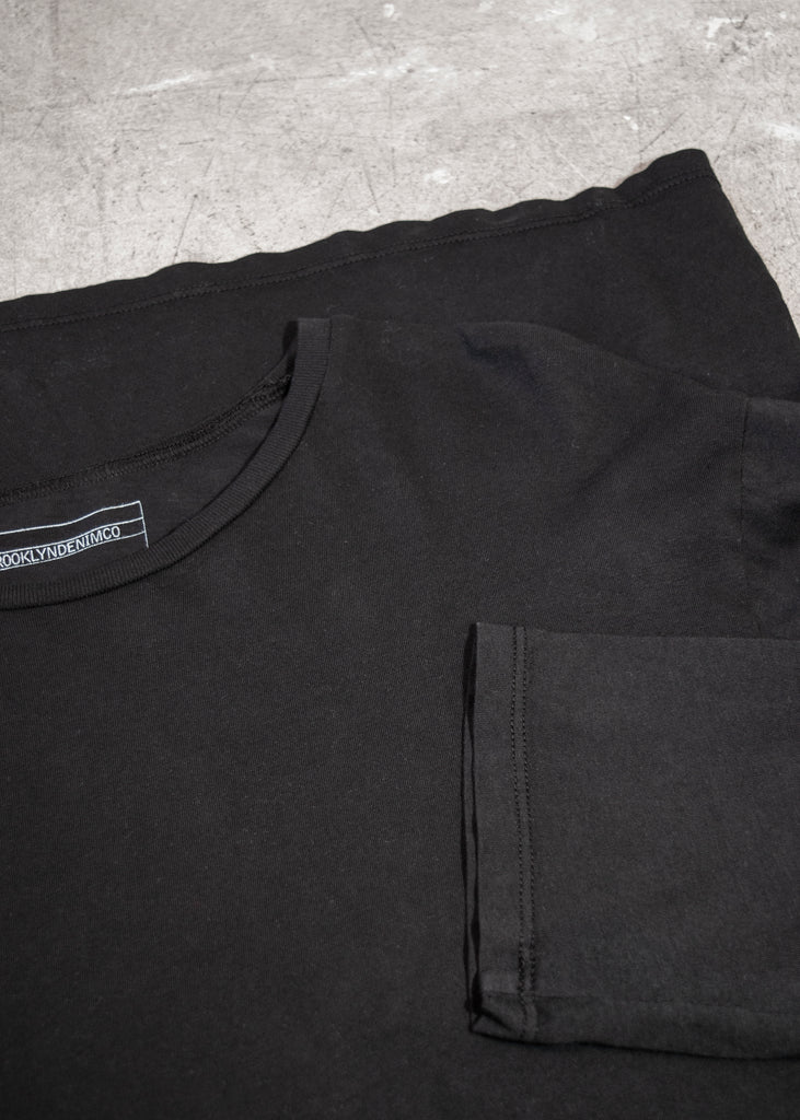This Brooklyn Denim Co. long sleeve is made from super soft materials featuring a crew neck.

Details:

*60% Hemp, 40% Cotton

*Long Sleeve Henley

*Four Buttons

*No Tags

*Made in USA