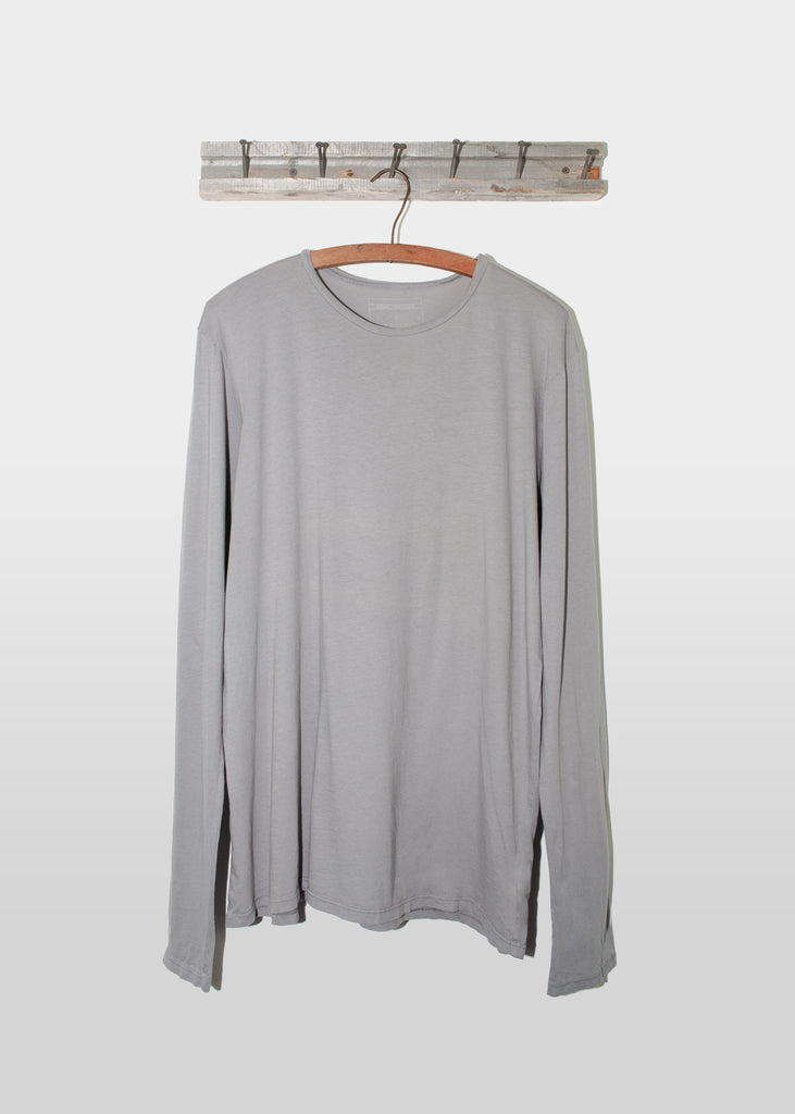 This Brooklyn Denim Co. long sleeve is made from super soft materials featuring a crew neck.

Details:

*60% Hemp, 40% Cotton

*Long Sleeve Henley

*Four Buttons

*No Tags

*Made in USA
