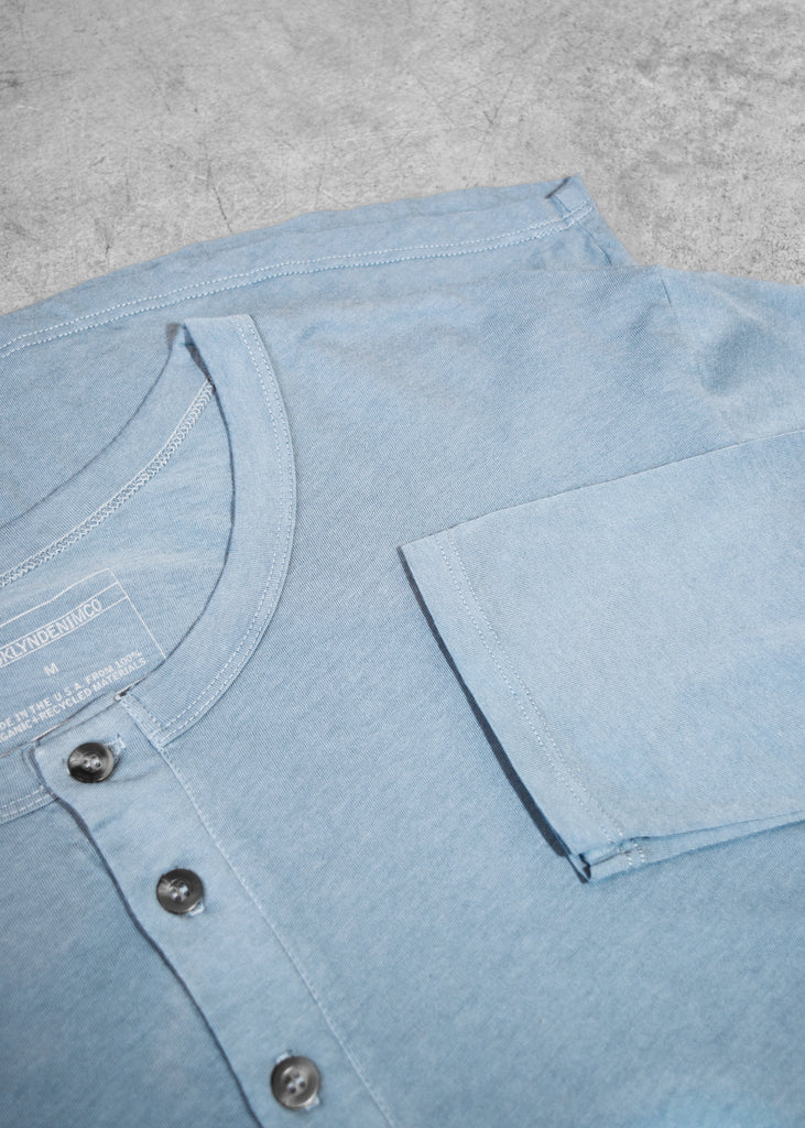 This Brooklyn Denim Co. long sleeve henley features four buttons down the front and is made from super soft materials.

Details:

*60% Hemp, 40% Cotton

*Long Sleeve Henley

*Four Buttons

*No Tags

*Made in USA
