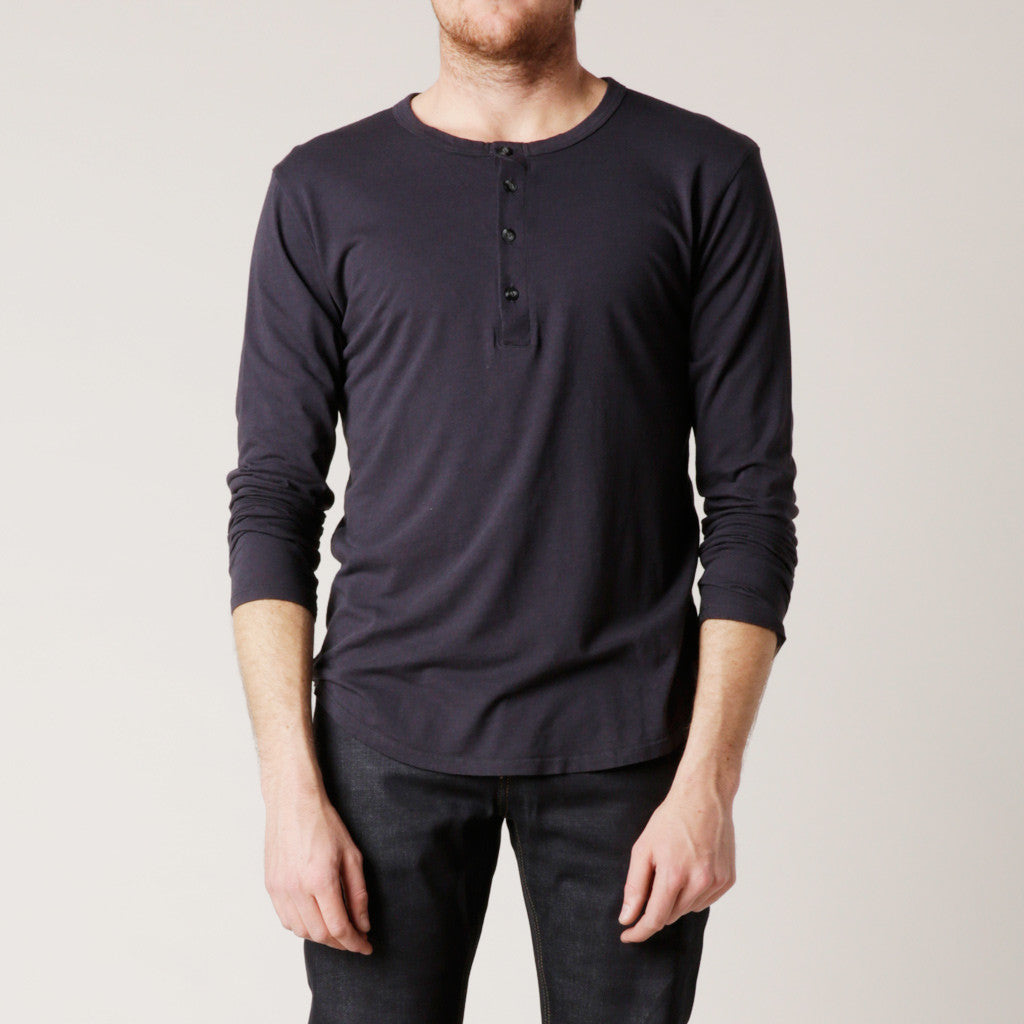 BDC Hesse Hemp Henley Yvon Long Sleeve. This Brooklyn Denim Co. long sleeve henley features four buttons down the front and is made from super soft materials.

Details:

*60% Hemp, 40% Cotton

*Long Sleeve Henley

*Four Buttons

*No Tags

*Made in USA