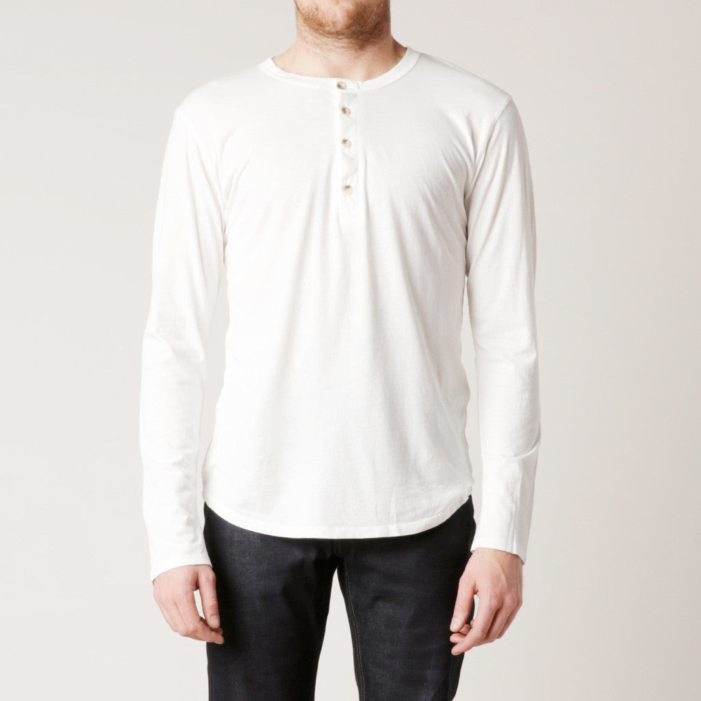 BDC Hesse Hemp Henley White Long Sleeve. This Brooklyn Denim Co. long sleeve henley features four buttons down the front and is made from super soft materials.

Details:

*60% Hemp, 40% Cotton

*Long Sleeve Henley

*Four Buttons

*No Tags

*Made in USA
