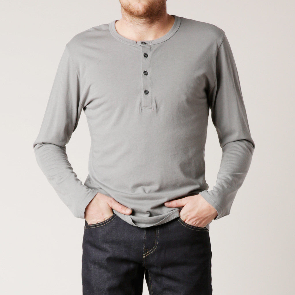 BDC Hesse Hemp Henley Earl Grey. This Brooklyn Denim Co. long sleeve henley features four buttons down the front and is made from super soft materials.

Details:

*60% Hemp, 40% Cotton

*Long Sleeve Henley

*Four Buttons

*No Tags

*Made in USA