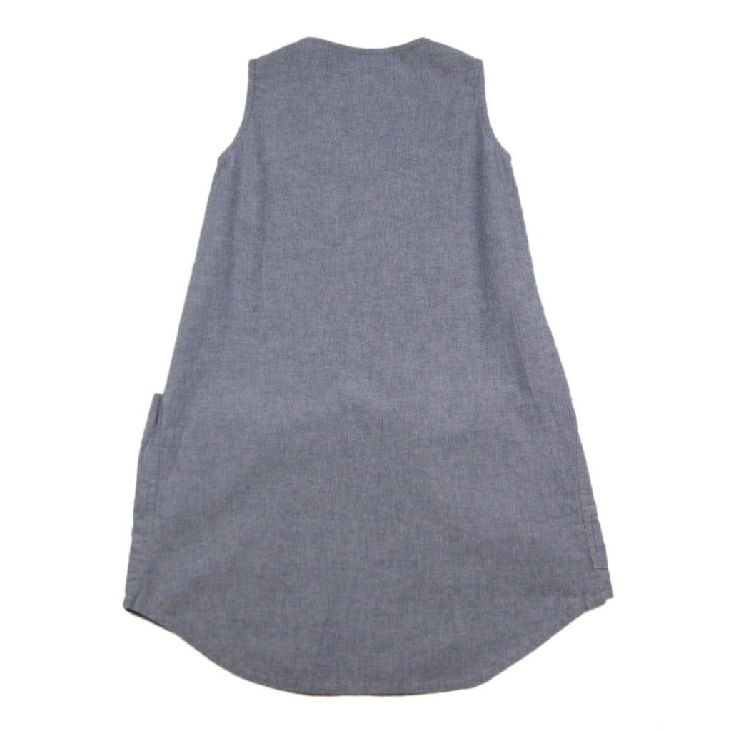 Balanced proportions in a swing short tunic make this a go to piece we offer in a variety of fabrics. Scoop neck, sleeveless with large front pocket and clean lines for a versatile wardrobe item.
