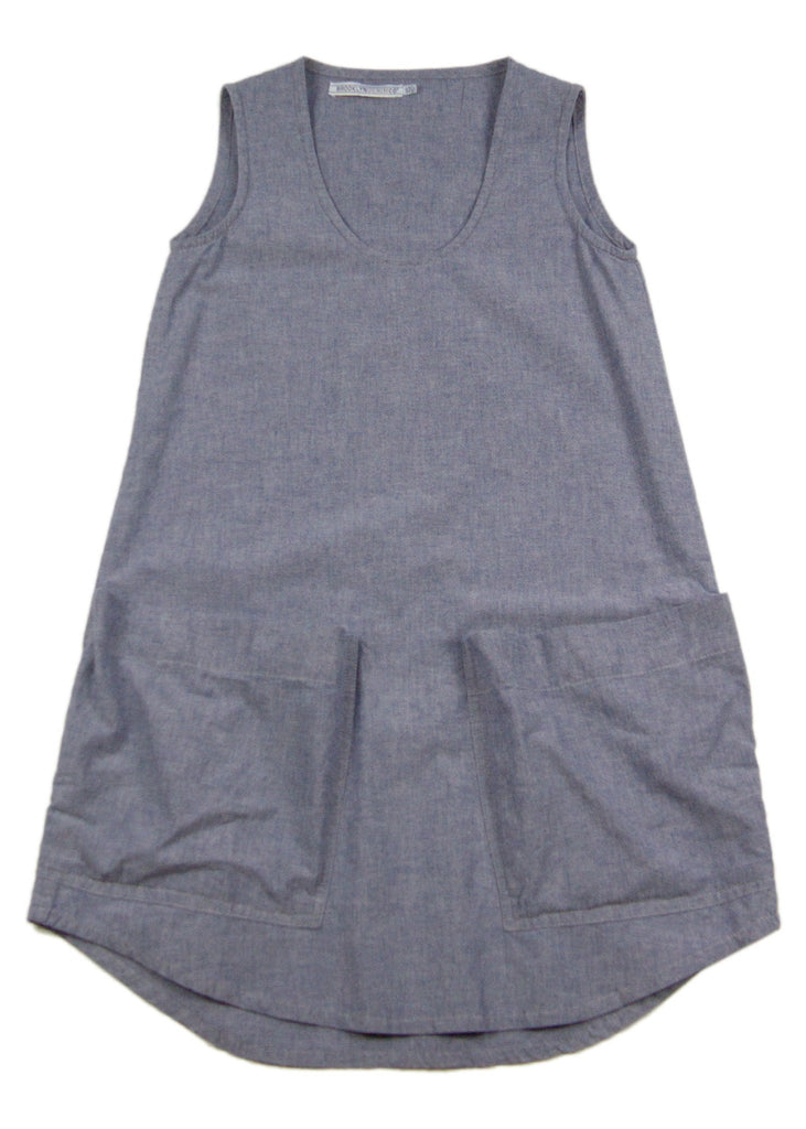 Balanced proportions in a swing short tunic make this a go to piece we offer in a variety of fabrics. Scoop neck, sleeveless with large front pocket and clean lines for a versatile wardrobe item.