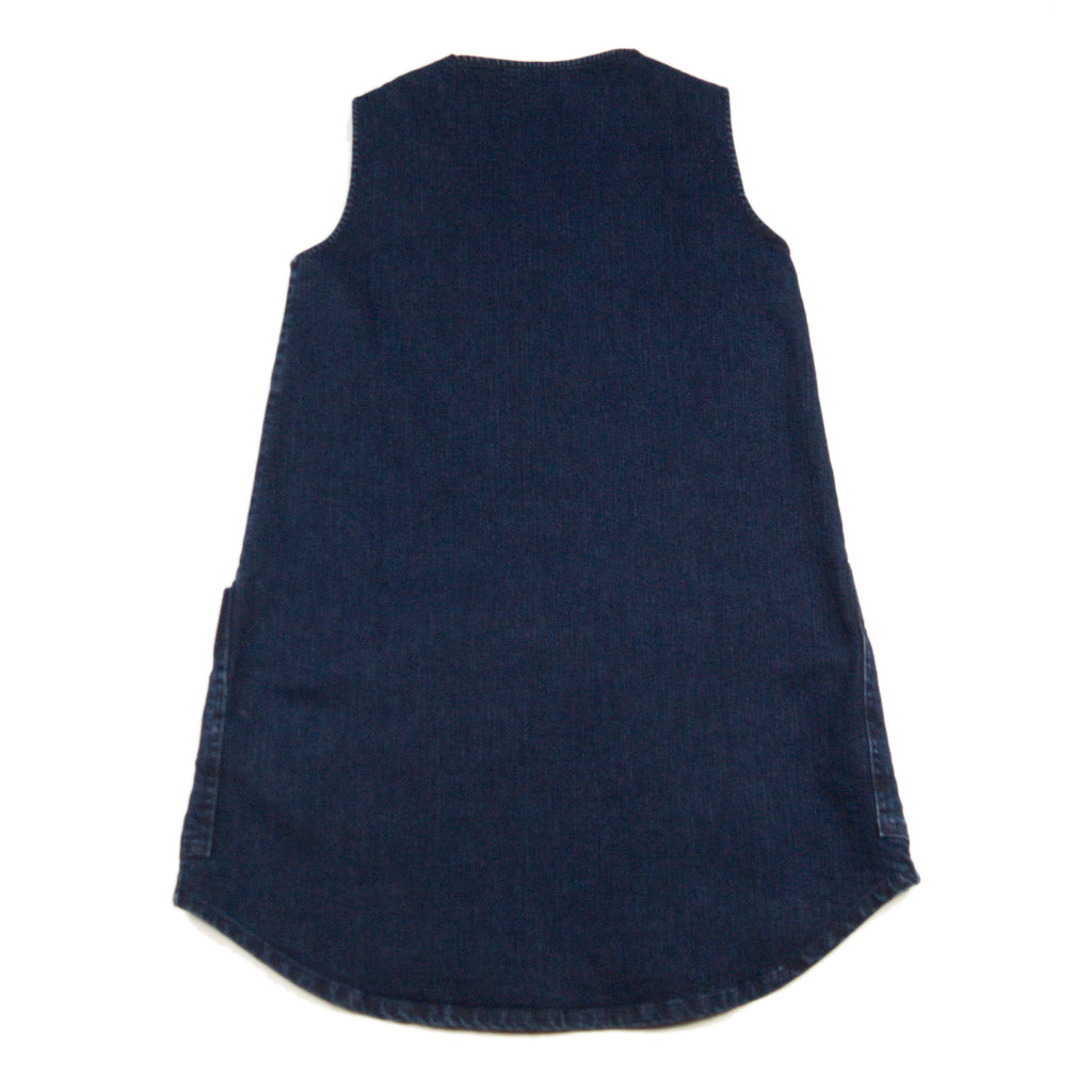 Balanced proportions in a swing short tunic make this a go to piece we offer in a variety of fabrics.  Scoop neck, sleeveless with large front pocket and clean lines for a versatile wardrobe item.