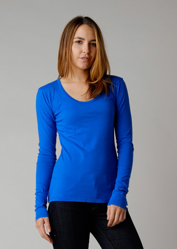 Introducing the Brooklyn Denim Co. Organic Cotton Swoop Neck Long Sleeve, a premium women's top that combines sustainable materials with contemporary design for unparalleled comfort and style.

Key Features:

    100% Organic Cotton: Crafted from high-quality organic cotton, this long sleeve shirt offers exceptional softness and breathability, ensuring all-day comfort.

    Swoop Neck Design: The elegant swoop neck adds a touch of femininity and modern flair, making it a versatile addition to any wardrobe.
