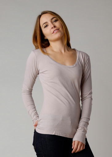 Introducing the Brooklyn Denim Co. Organic Cotton Swoop Neck Long Sleeve, a premium women's top that combines sustainable materials with contemporary design for unparalleled comfort and style.

Key Features:

    100% Organic Cotton: Crafted from high-quality organic cotton, this long sleeve shirt offers exceptional softness and breathability, ensuring all-day comfort.

    Swoop Neck Design: The elegant swoop neck adds a touch of femininity and modern flair, making it a versatile addition to any wardrobe.
