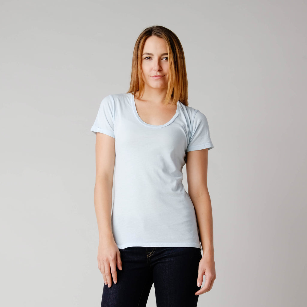 Introducing the Brooklyn Denim Co. Organic Cotton Swoop Neck Tee, a lightweight and super-soft t-shirt that combines sustainable materials with a stylish design.

Key Features:

    100% Organic Cotton: Crafted from high-quality organic cotton, this tee offers exceptional softness and breathability, ensuring all-day comfort.

    Swoop Neckline: The elegant swoop neckline adds a touch of modern flair, making it a versatile addition to any wardrobe.