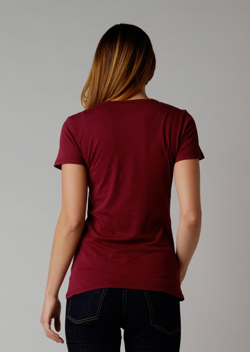 Introducing the Brooklyn Denim Co. Organic Cotton Swoop Neck Tee, a lightweight and super-soft t-shirt that combines sustainable materials with a stylish design.

Key Features:

    100% Organic Cotton: Crafted from high-quality organic cotton, this tee offers exceptional softness and breathability, ensuring all-day comfort.

    Swoop Neckline: The elegant swoop neckline adds a touch of modern flair, making it a versatile addition to any wardrobe.