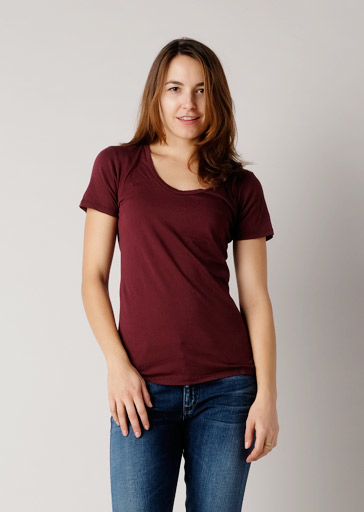 This Brooklyn Denim Co. light weight super soft tee features a swoop neckline with short sleeves.

Details:

*100% Organic Cotton

*No Tag

*Pre-Shrunk

*Made in USA
