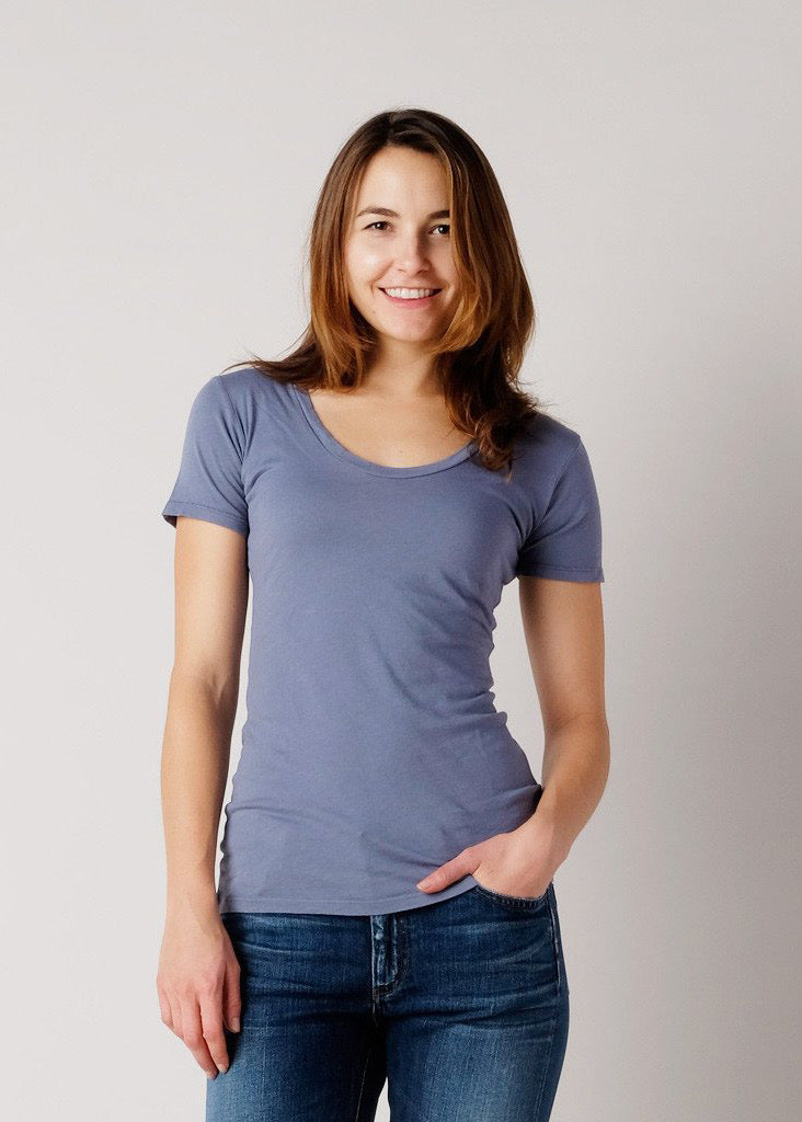 This Brooklyn Denim Co. light weight super soft tee features a swoop neckline with short sleeves.

Details:

*100% Organic Cotton

*No Tag

*Pre-Shrunk

*Made in USA