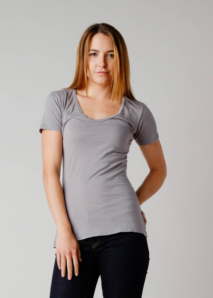 This Brooklyn Denim Co. light weight super soft tee features a swoop neckline with short sleeves.

Details:

*100% Organic Cotton

*No Tag

*Pre-Shrunk

*Made in USA