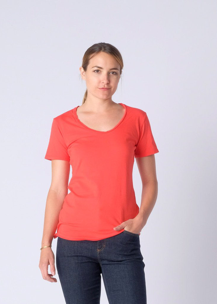 This Brooklyn Denim Co. light weight super soft tee features a swoop neckline with short sleeves.

Details:

*100% Organic Cotton

*No Tag

*Pre-Shrunk

*Made in USA