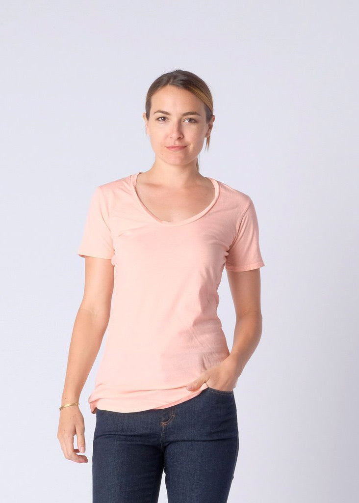 This Brooklyn Denim Co. light weight super soft tee features a swoop neckline with short sleeves.

Details:

*100% Organic Cotton

*No Tag

*Pre-Shrunk

*Made in USA