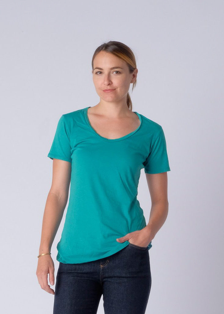 This Brooklyn Denim Co. light weight super soft tee features a swoop neckline with short sleeves.

Details:

*100% Organic Cotton

*No Tag

*Pre-Shrunk

*Made in USA