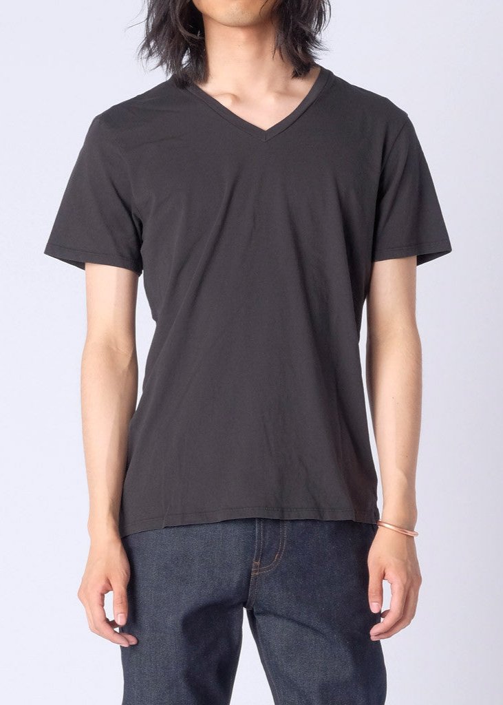 This super soft Brooklyn Denim Co. tee features a v-neckline with short sleeves.

Details:

*100% Organic Cotton

*Short Sleeve Tee

*V-Neck

*Made in USA