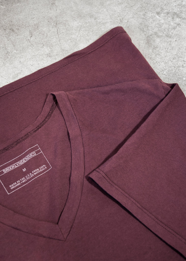This super soft Brooklyn Denim Co. tee features a v-neckline with short sleeves.

Details:

*100% Organic Cotton

*Short Sleeve Tee

*V-Neck

*Made in USA