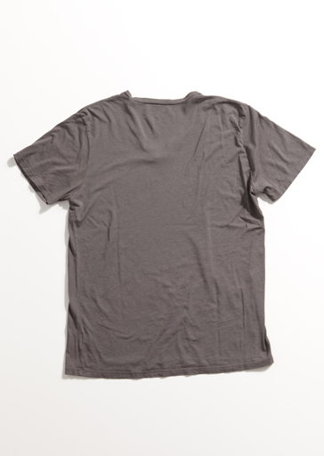 This super soft short sleeve Brooklyn Denim Co. tee features a v shape neckline.

Details:

*60% Hemp, 40% Organic Cotton

*Short Sleeve

*No tag

*Pre-Shrunk

*Made in USA