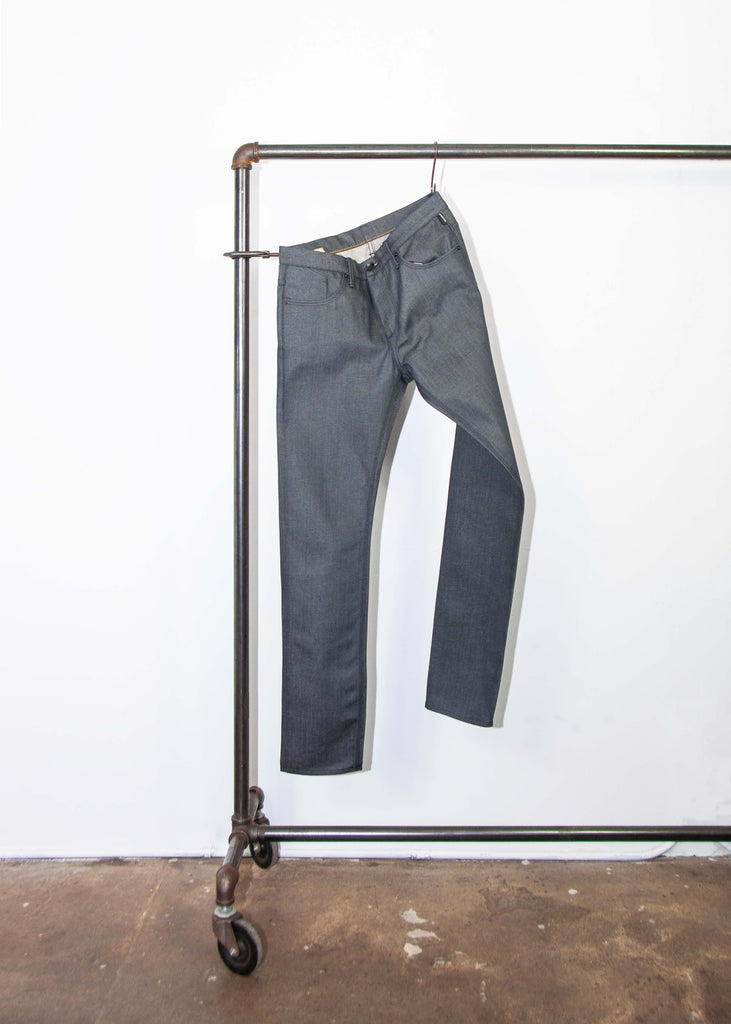 This is the grey version of Matias' proprietary RUNN fabric from Candiani Mills in Milan!

Hence, this sleek, flat fabric is only available to us!

Runs 2 sizes larger than normal.

Fit : mid rise, slim taper. Not skinny.
Fabric : 11oz Grey sulfur dyed warp with a natural weft Candiani 98% cotton ; 2% elastane NON SELVAGE
Finish : resin coated 
