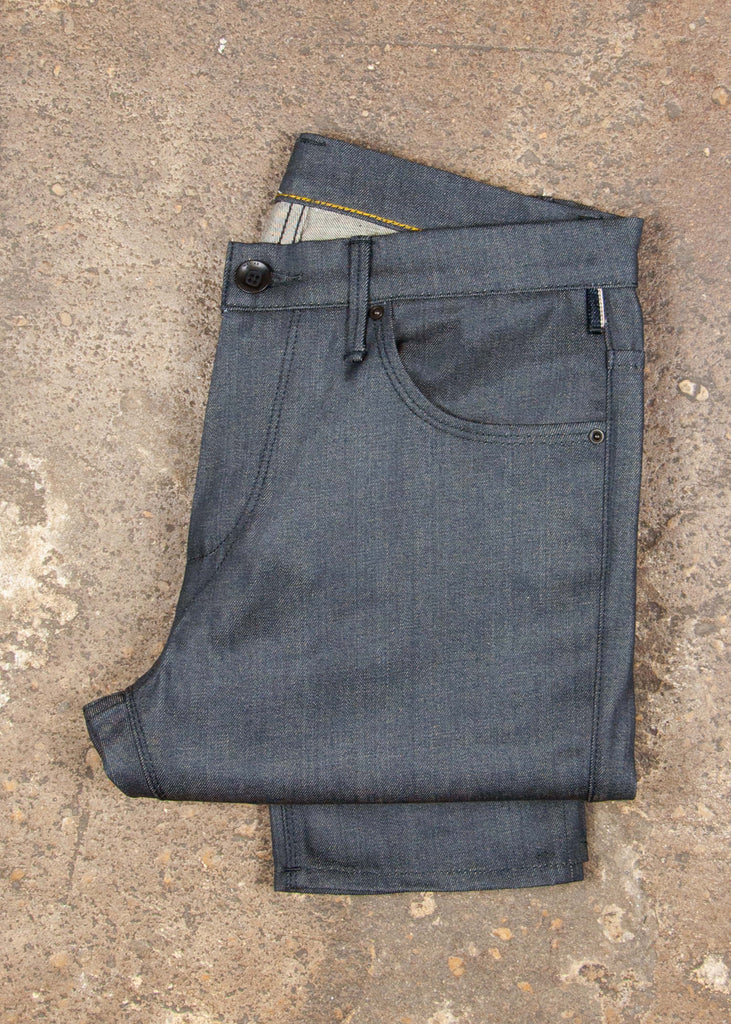 This is the grey version of Matias' proprietary RUNN fabric from Candiani Mills in Milan!

Hence, this sleek, flat fabric is only available to us!

Runs 2 sizes larger than normal.

Fit : mid rise, slim taper. Not skinny.
Fabric : 11oz Grey sulfur dyed warp with a natural weft Candiani 98% cotton ; 2% elastane NON SELVAGE
Finish : resin coated 