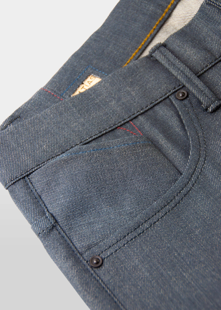 This is the grey version of Matias' proprietary RUNN fabric from Candiani Mills in Milan!

Hence, this sleek, flat fabric is only available to us!

Runs 2 sizes larger than normal.

Fit : mid rise, slim taper. Not skinny.
Fabric : 11oz Grey sulfur dyed warp with a natural weft Candiani 98% cotton ; 2% elastane NON SELVAGE
Finish : resin coated 